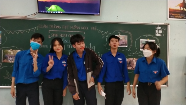 Đoàn Trường THPT Huỳnh Ngọc Huệ tổ chức sinh hoạt Chủ điểm "Diễn đàn xây dựng tình bạn đệp" ở các Chi đoàn năm học 2021 - 2022
