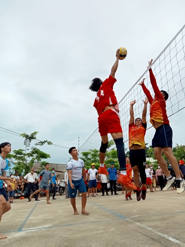 Huyện đoàn - Hội LHTN Việt Nam huyện tổ chức các hoạt động thể thao nhân kỷ niệm 47 năm ngày Giải phóng Miền Nam và 136 năm Ngày Quốc tế Lao động