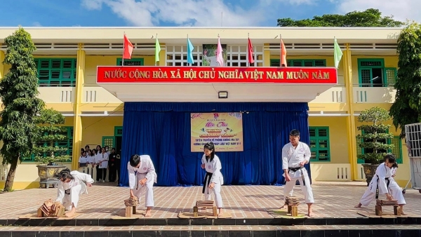 Hội thi Rung chuông vàng hưởng ứng 10 năm Ngày Pháp luật Việt Nam