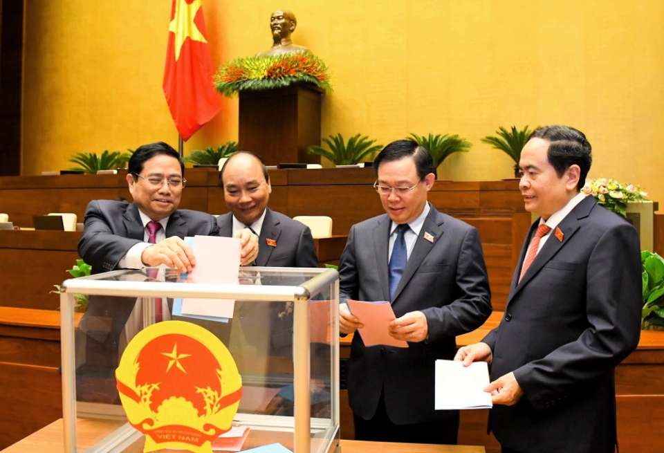 Quốc hội đã phê chuẩn việc bổ nhiệm 2 Phó Thủ tướng Lê Minh Khái, Lê Văn Thành và 12 bộ trưởng, trưởng ngành.